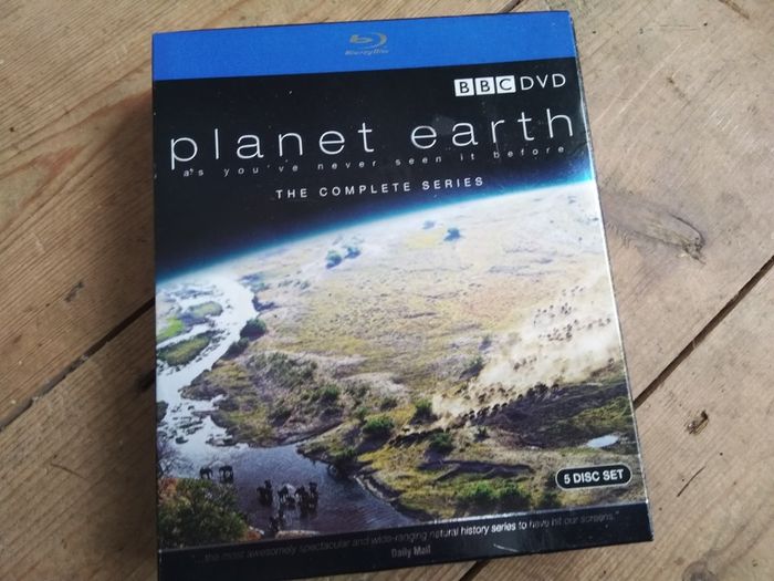 Planet Earth 5 disc Blu-ray like New