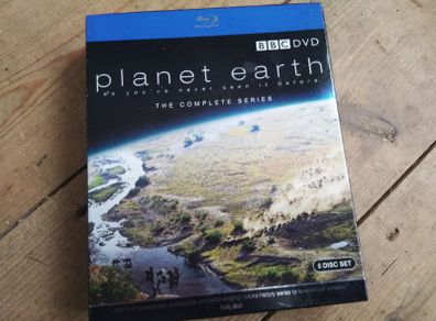 Planet Earth 5 disc Blu-ray like New