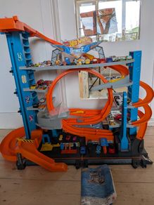 Hot wheels Garage