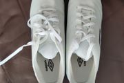 Umbro Mens Ux Accuro III Club IC Indoor White/Plum