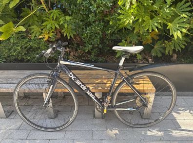 Boardman mid sized hybrid bicycle