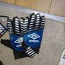 UMBRO Goalie Gloves Image 2