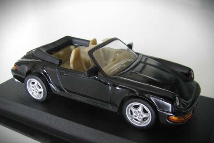 Diecast Model Porsche 911 Carrera 4 - del Prado Car Collection 1:43