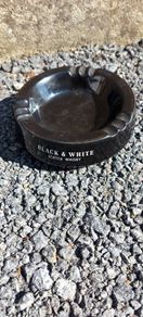 Black & White Scottish whiskey ashtray, hard to come by. Collectors item ,sold as is, free shipping within Ireland, sold as is,,