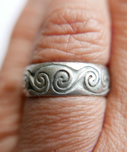 Vintage 925 Sterling Silver Celtic spiral band Ring size Q - 5.0g