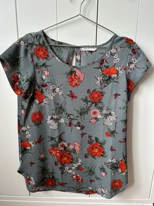 Only women ladies top, t-shirt, like new, immaculate condition, barely used.