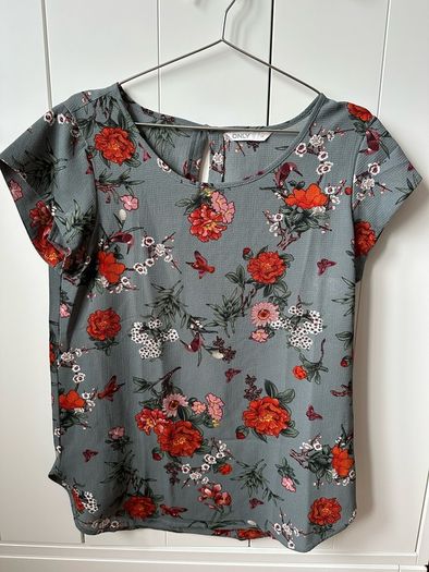 Only women ladies top, t-shirt, like new, immaculate condition, barely used.