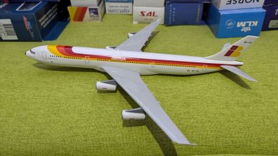 Iberia 1:200 scale model airplane, Airbus A340 aircraft