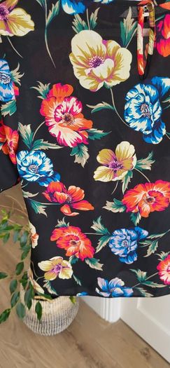 Dorothy Perkins black floral ruffle sleeve top Sz 10UK (Petite) - BNWT Rrp 32