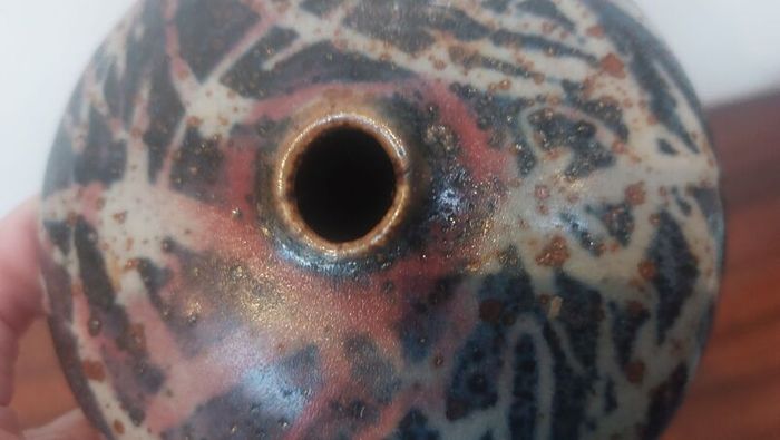 Fabulous Vintage Small Hand-Thrown Art Pottery Pebble Shaped Vase with Lovely Abstract Glaze Pattern in Blacks, Whites, Pinky-Red with Gold Flakes, Hand Made, But Unknown Maker, Circa 1975