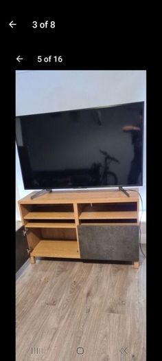 Tv table locker, cabinet like new in Excellent condition