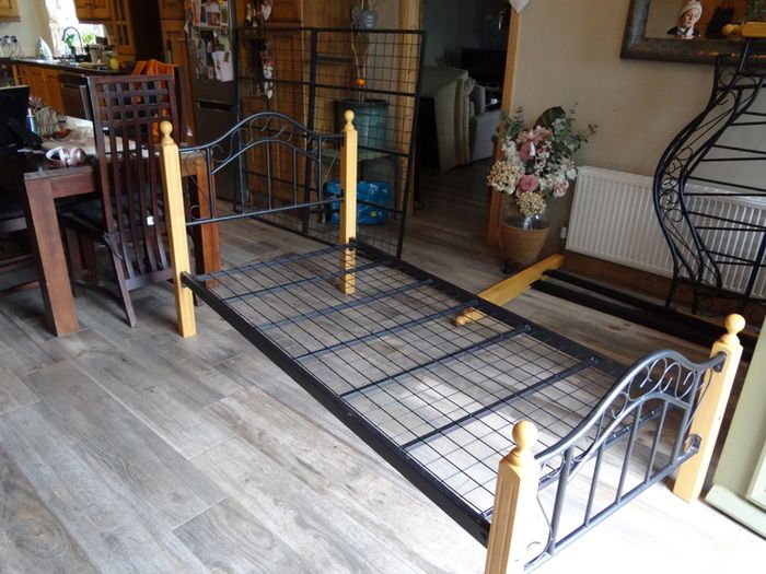 Single bed frame
