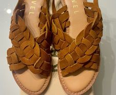 NEW: Tan Suede Sandals ( Size 6)