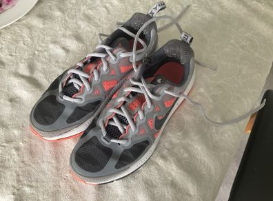 NIKE Air Max Genome  Running Shoes