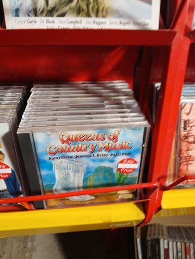 American Country music CD's (OVER 450 CDs)