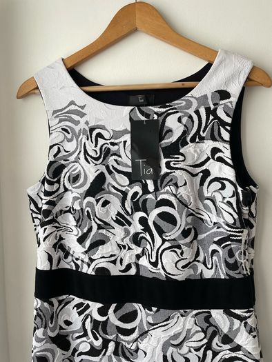 Tia dress black & white dress size 16 New with tags