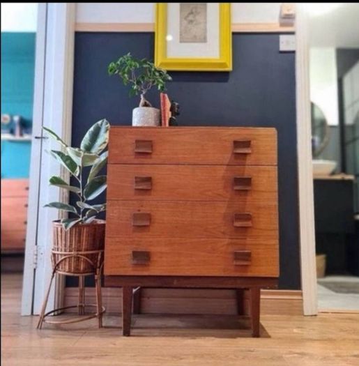 Mid century chest of drawers