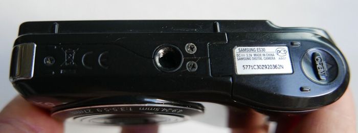 Samsung ES30 Black 12.1MP digital compact camera Tested