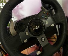 Logitech G920 steering wheel + pedals + shifter