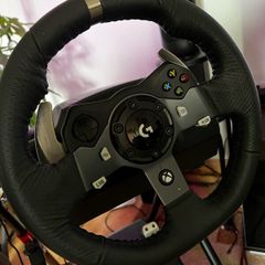 Logitech G920 steering wheel + pedals + shifter
