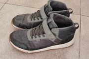 Boys Shoes Size 6