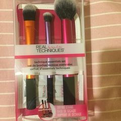 Real techniques makeup brushes and drying stand