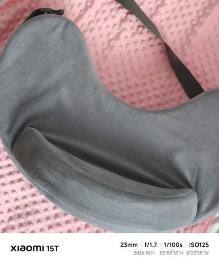 Momcozy feeding pillow