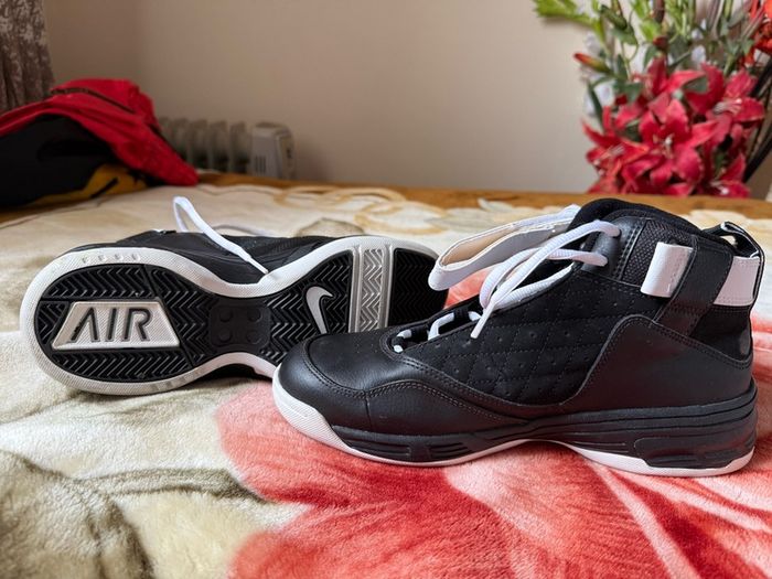 Clean Nike shoes excellent and new condition UK 6.5
