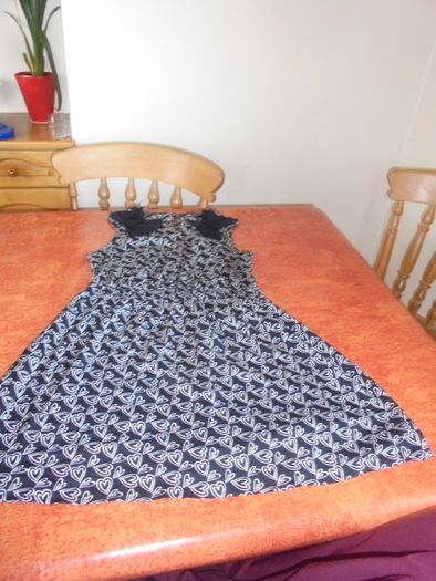 Ladies Black & White Sleeveless Dress for Sale