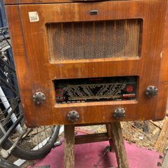 vintage radio and record player
