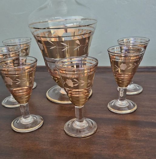 Mcm liquor decanter & six glasses