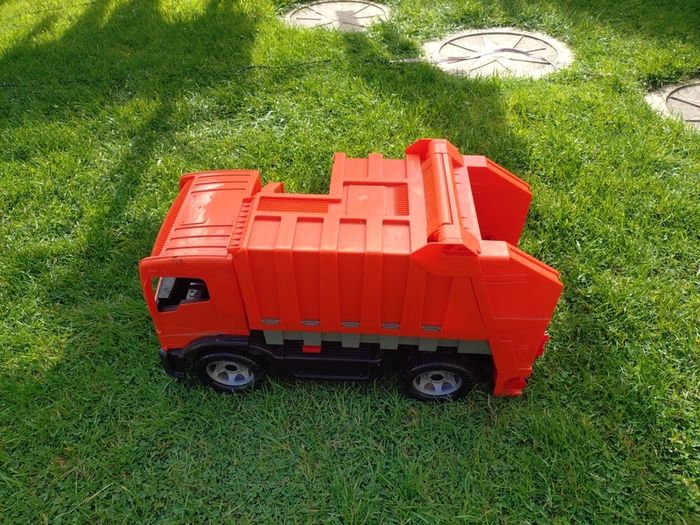 Lena toy truck