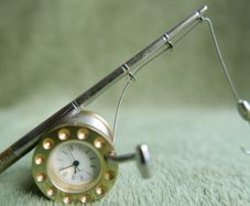 Vintage Fishing Rod & Reel Collectible Mini-Clock ,fresh battery, works fine