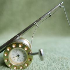Vintage Fishing Rod & Reel Collectible Mini-Clock ,fresh battery, works fine