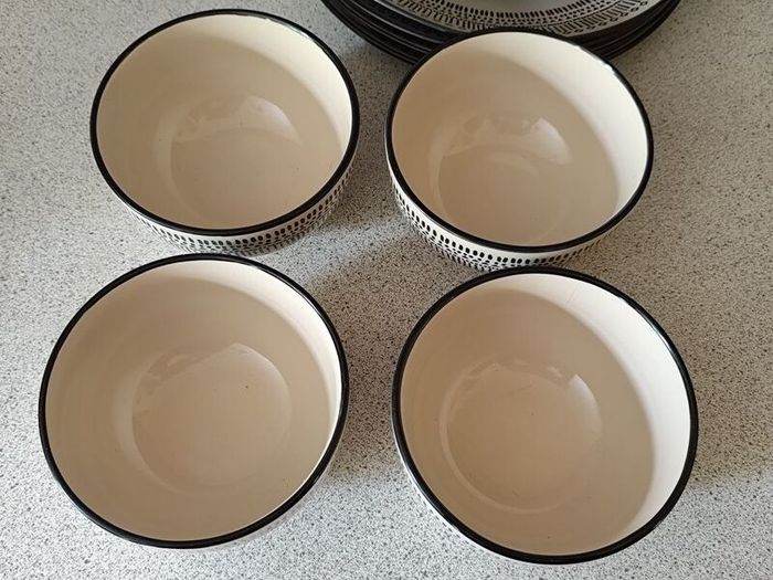 Wensley Stone 12-Piece Stoneware Dinner Set (As New)