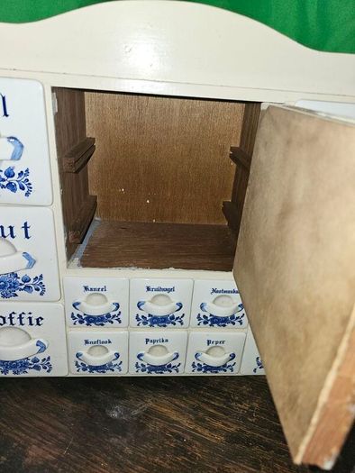 Immaculate Vintage Spice Rack Dutch Farm