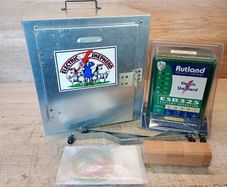 Rutland 12V Electric Fence Kit with Metal Battery Box