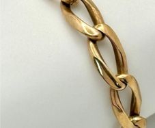 A 9K Yellow Gold Twist Curb Gents Bracelet. 22cm. 23g
