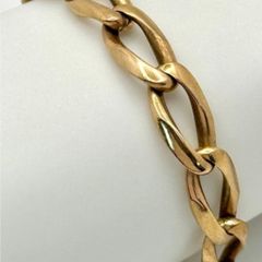 A 9K Yellow Gold Twist Curb Gents Bracelet. 22cm. 23g