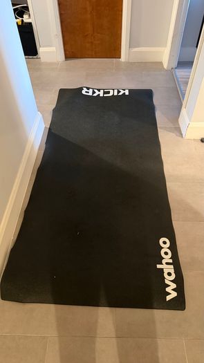 Wahoo KICKR Smart Trainer + Floor Mat + Shimano Ultegra 11-Speed Cassette