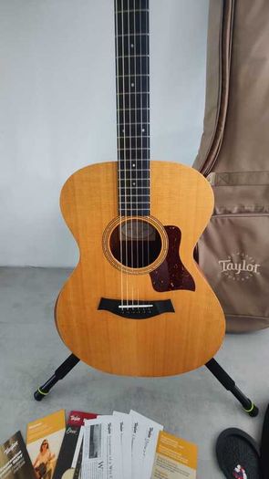 Taylor Academy 12e Grand Concert Acoustic Electric-Gigbag