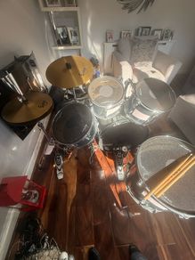 Pearl Drum Kit