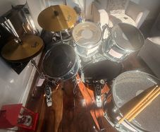 Pearl Drum Kit