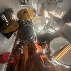 Pearl Drum Kit