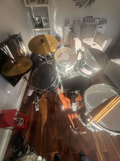 Pearl Drum Kit