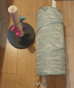 cat scratch post and tunnel