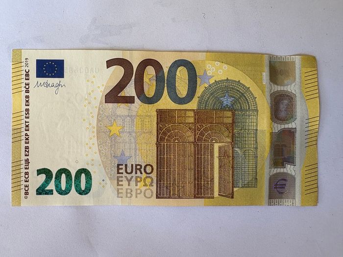 200 Euro