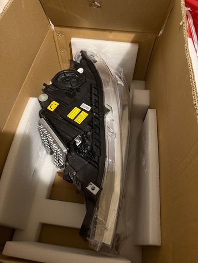 Ikon-style headlights for BMW 3 Series, designed for cars with halogen plugs.