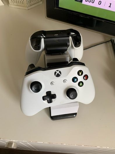 Xbox Controllers Double Charging Station - no more constantly buying batteries! ( Xbox One)