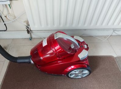 Royal Vacuum Cleaner, Model No. M2830-1, in good condition